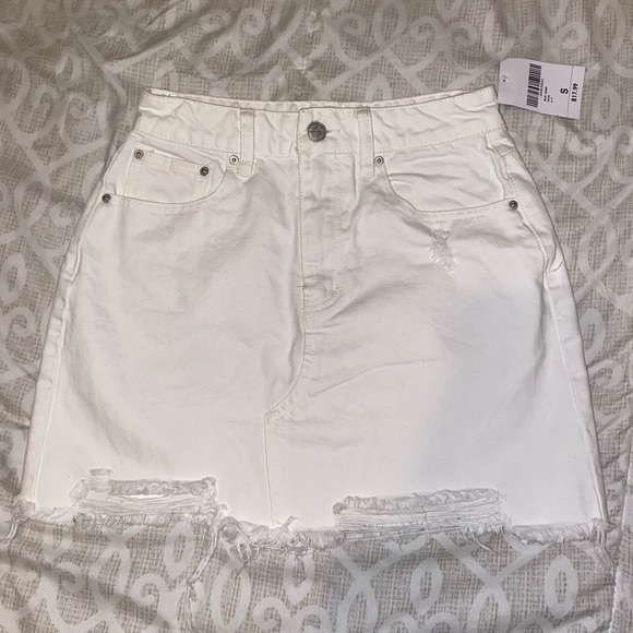 Forever 21 Dresses & Skirts - White denim skirt forever 21 small
